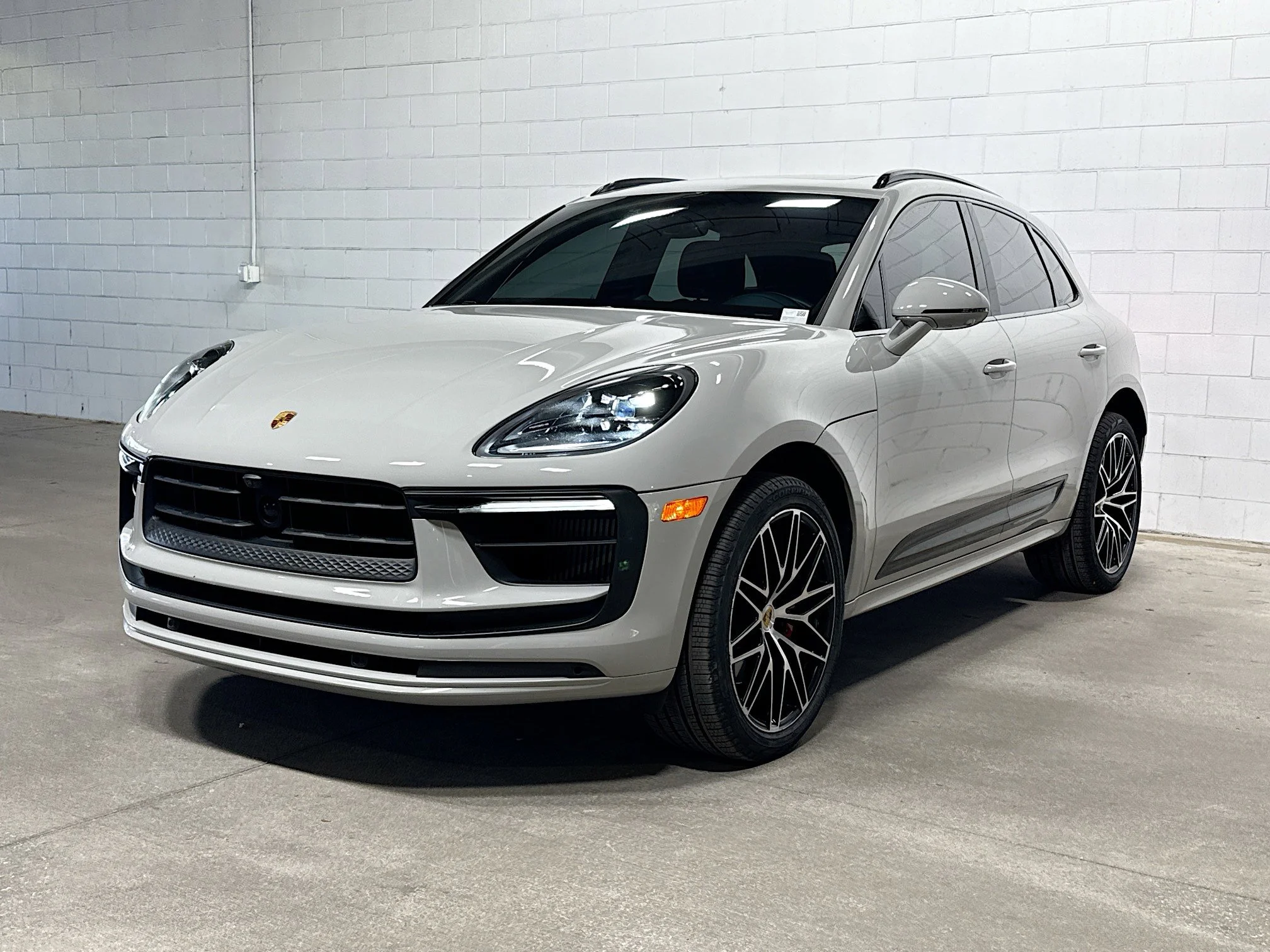 2023 Porsche Macan S's photo