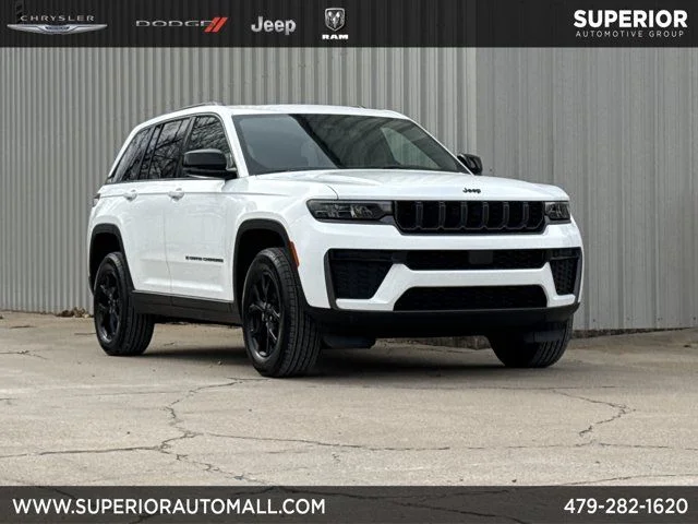 2026 Jeep Grand Cherokee Laredo Altitude