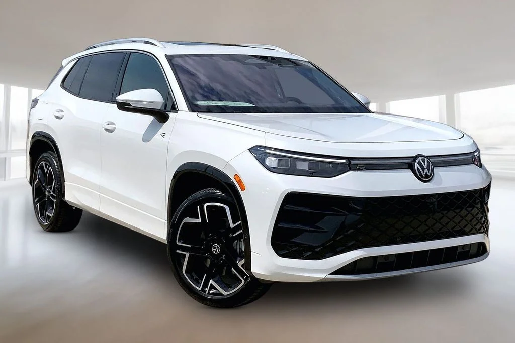 New 2026 Opal White Pearl Volkswagen SEL R-Line Turbo image 2