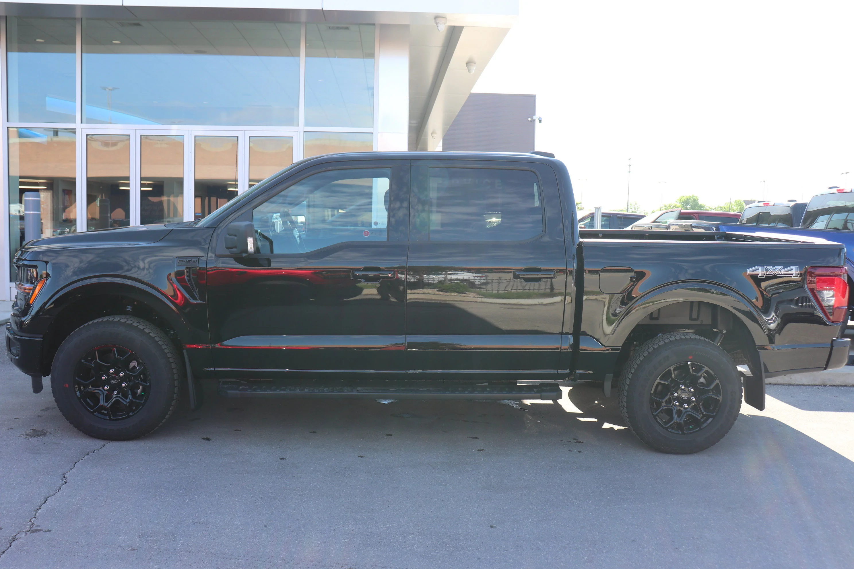 New 2026 AGATE BLACK METALLIC Ford XLT image 3