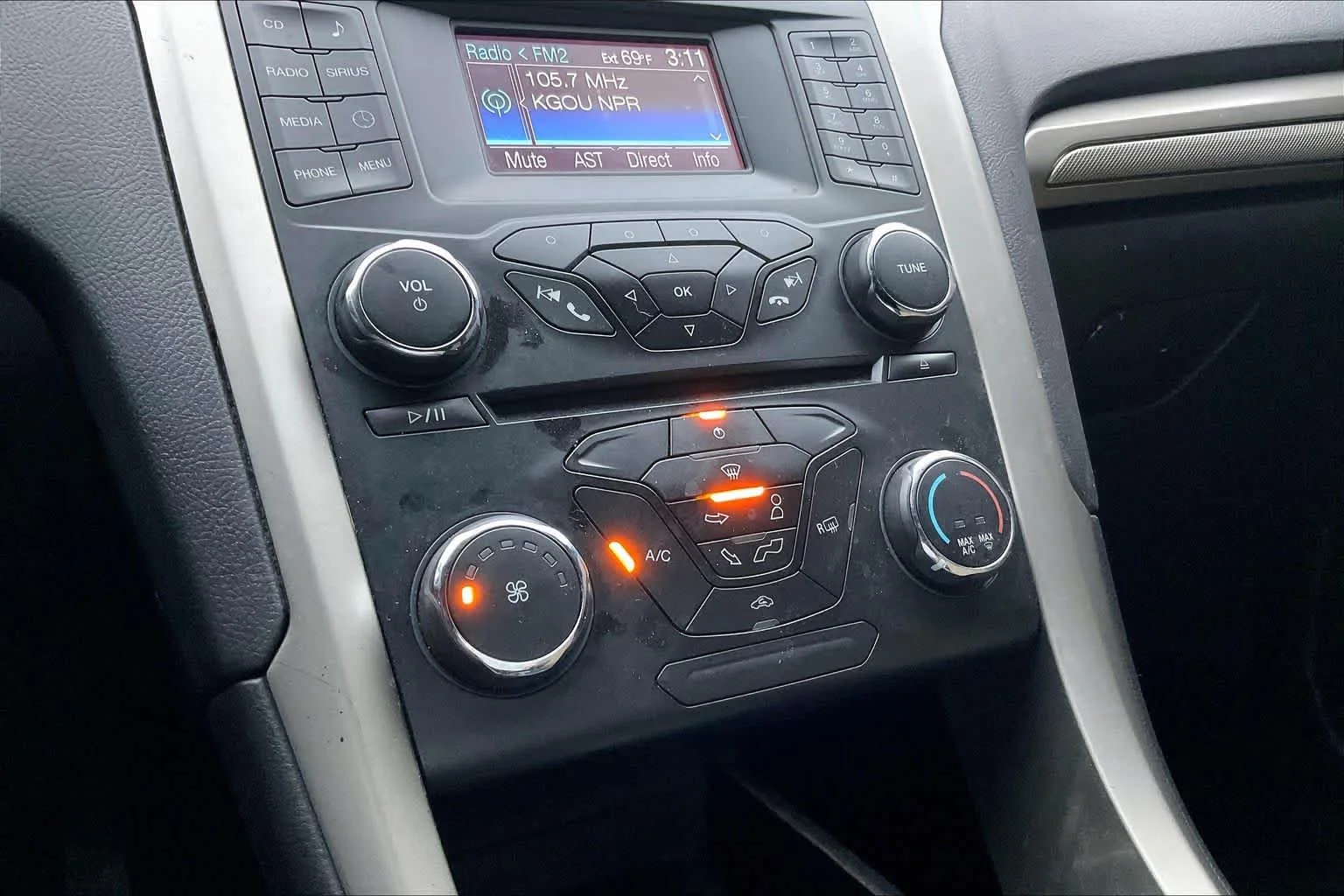 Used 2014 Oxford White Ford SE image 30