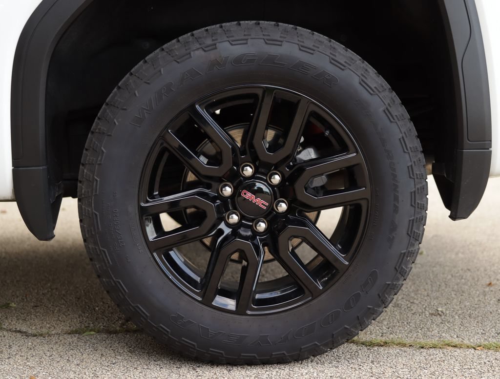 Used 2025 Summit White GMC Elevation image 38