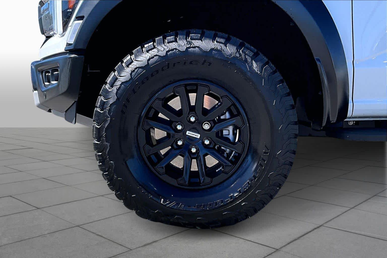 Used 2025 Oxford White Ford Raptor image 19