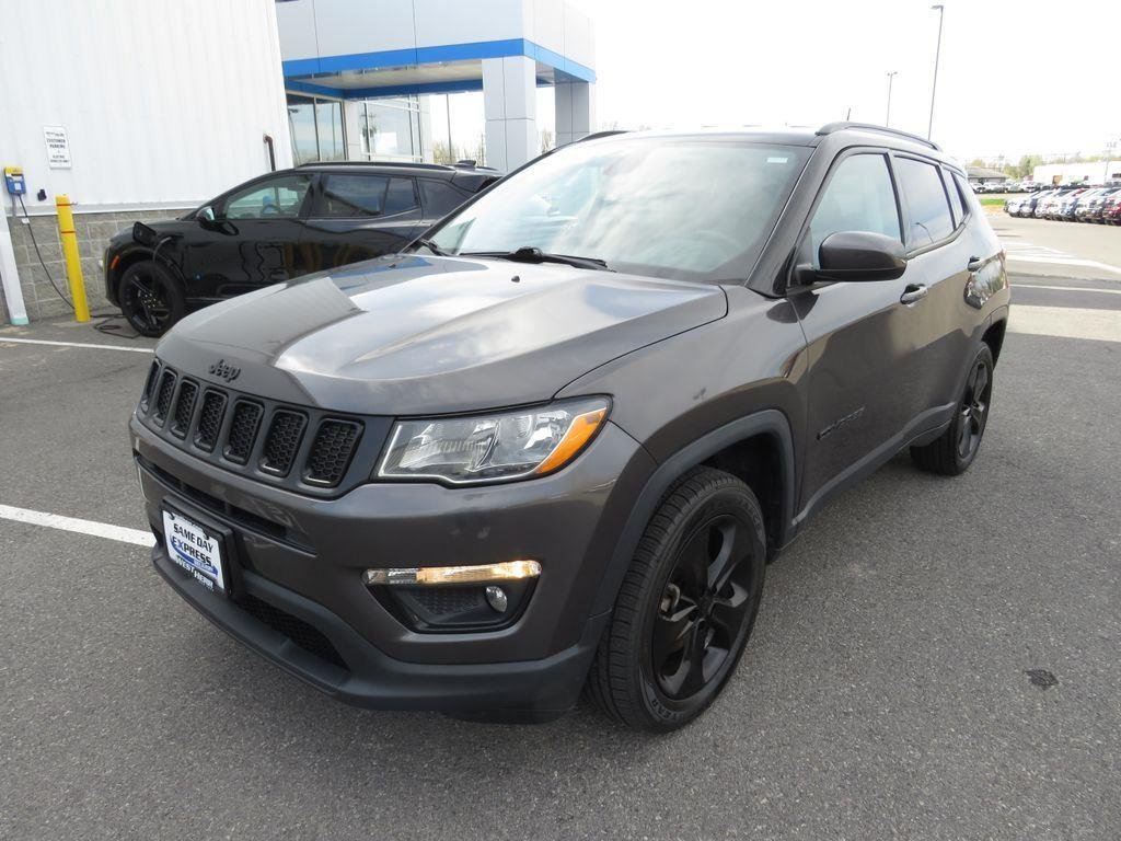 Used 2019 Granite Crystal Metallic Clear Jeep Altitude image 12