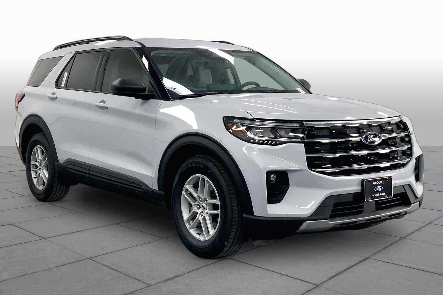 New 2026 Space White Metallic Ford Active image 2