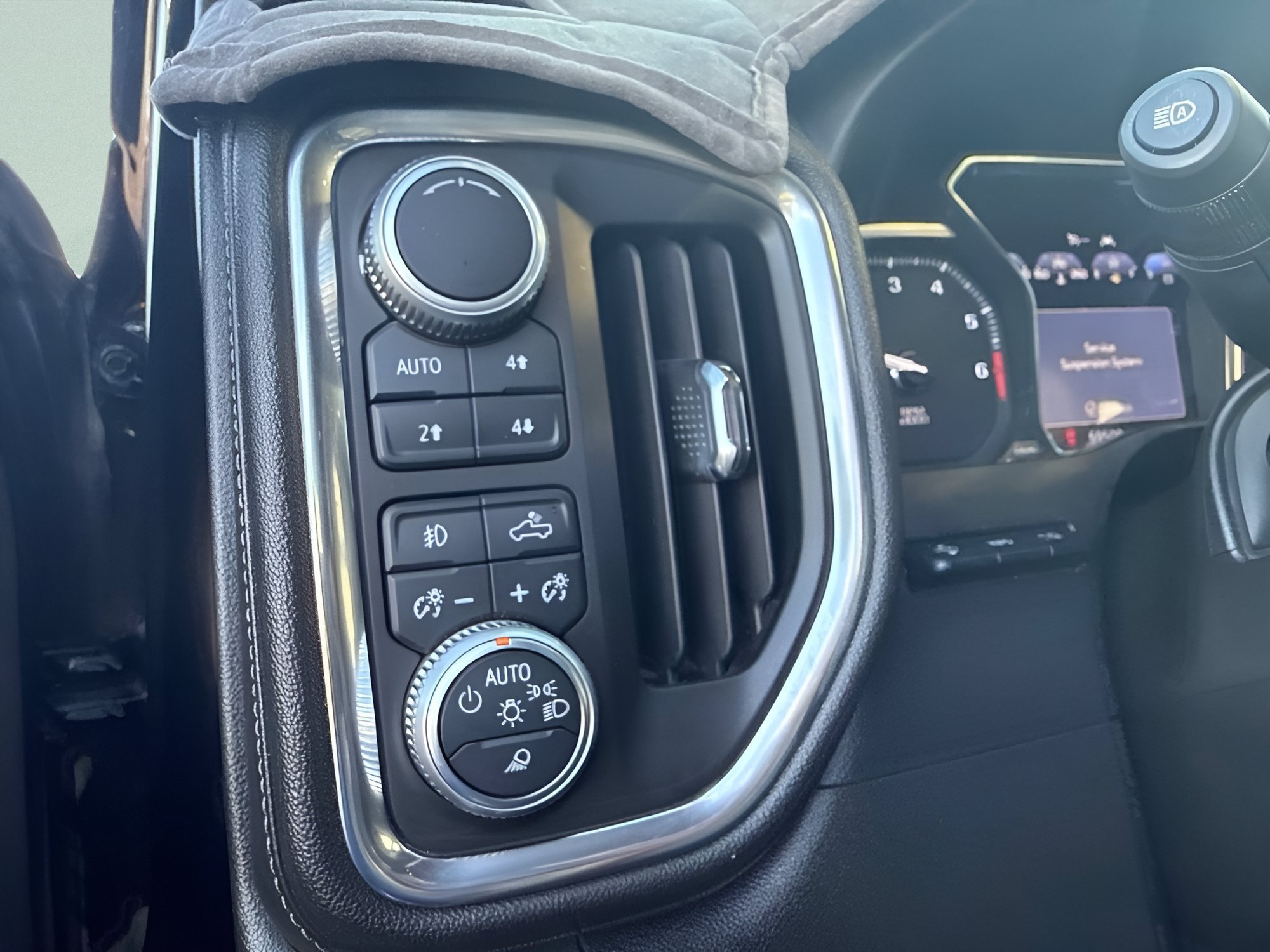 Used 2019 Onyx Black GMC Denali image 25