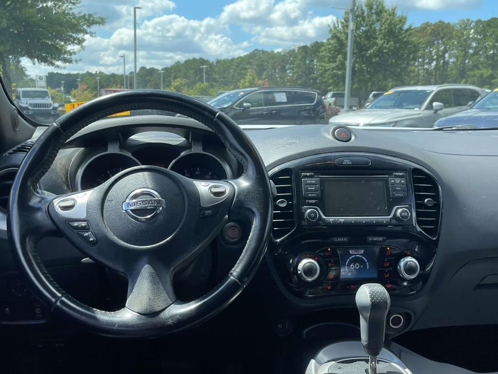 Used 2015 Silver Nissan SV image 11