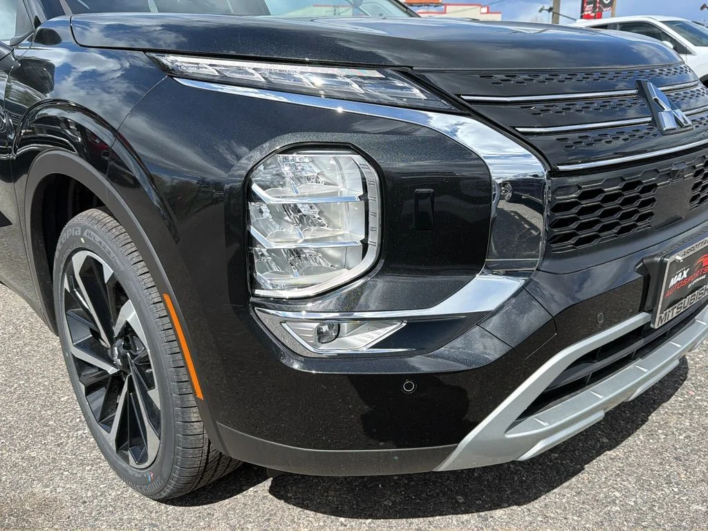 New 2025 Black Diamond Mitsubishi SE image 26