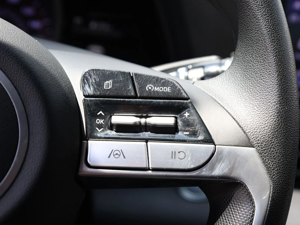 Used 2023 Black Hyundai SEL image 32
