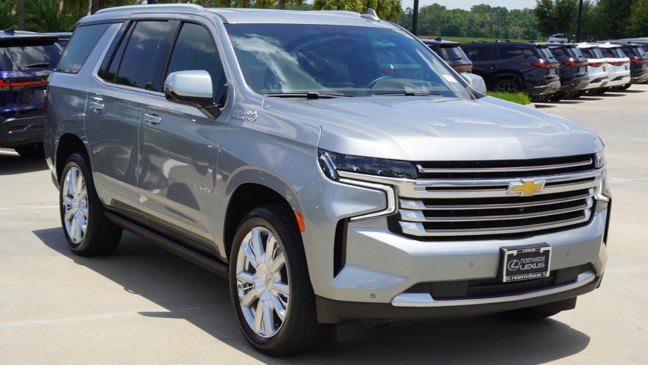 Used 2024 Gray Chevrolet High Country image 3