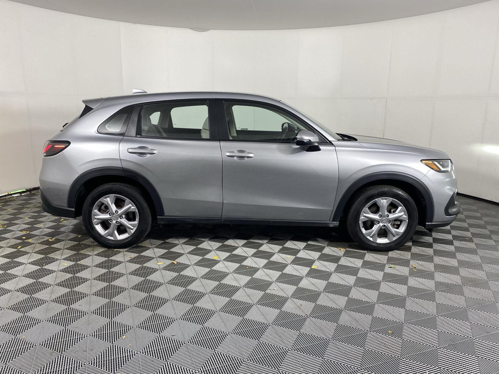 Certified Used 2024 Lunar Silver Metallic Honda LX image 9