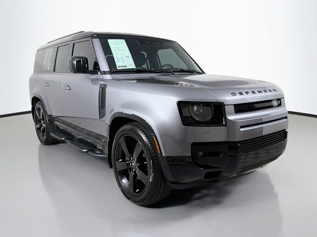 Certified Used 2024 Eiger Grey Metallic Land Rover X-Dynamic SE image 3