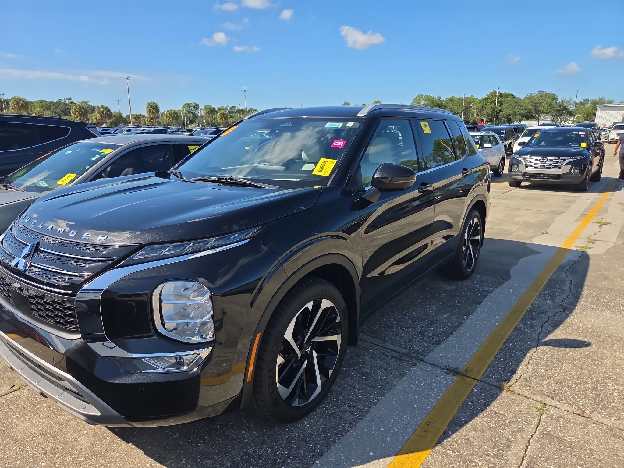 Used 2023 Black Diamond Mitsubishi SEL image 2