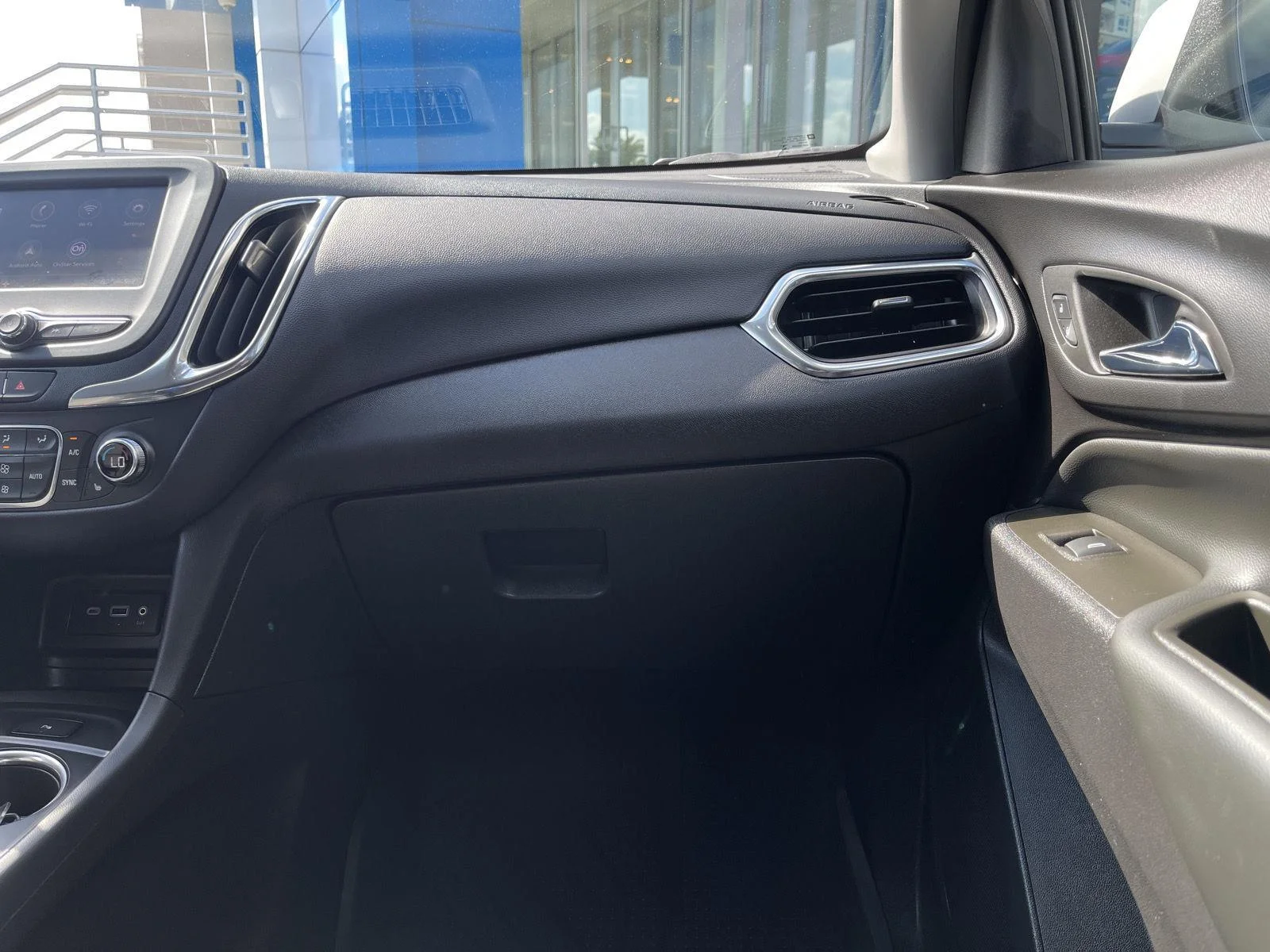 Used 2024 Summit White Chevrolet LT image 30