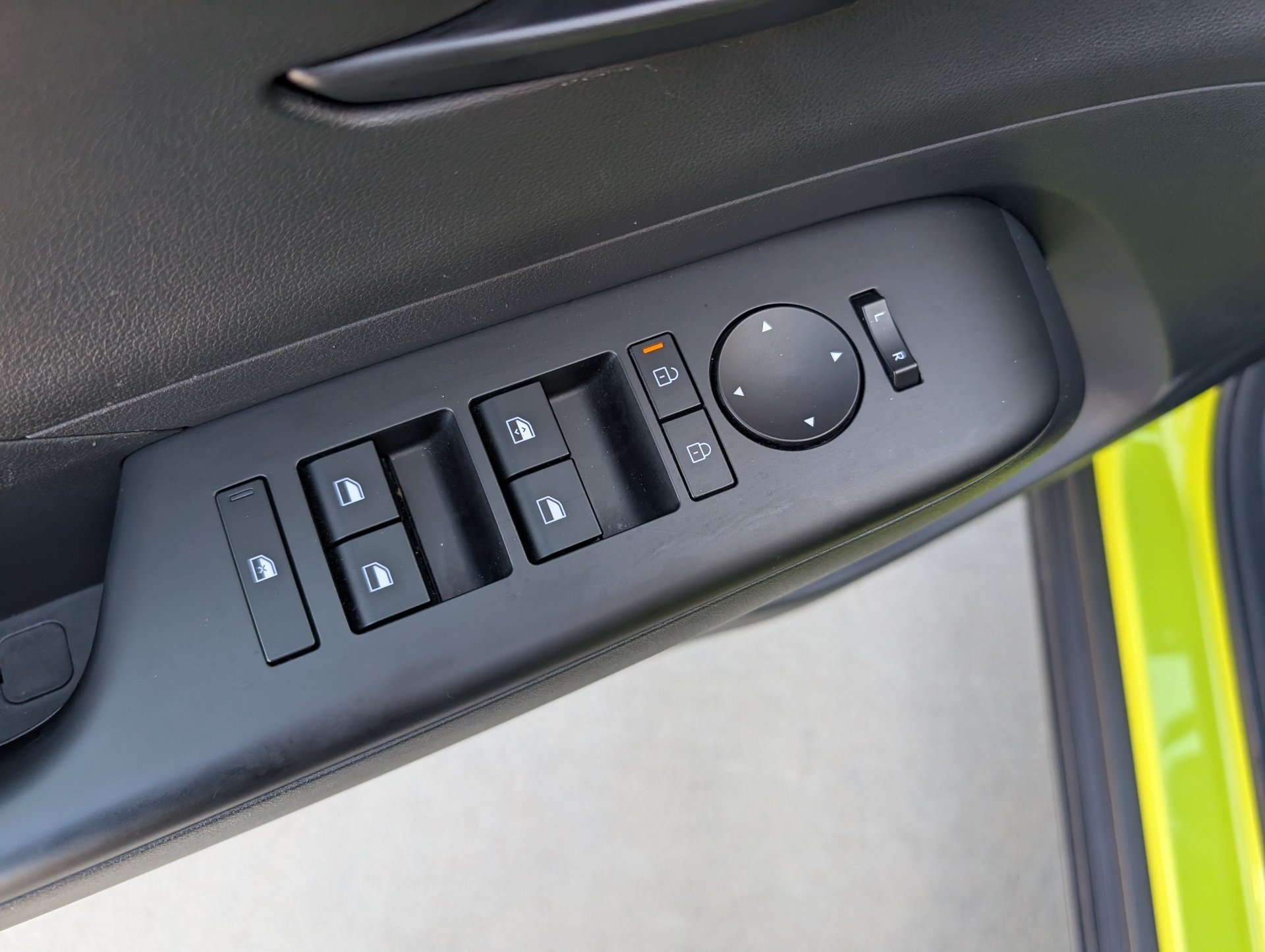 2025 Hyundai Kona SEL - Photo 21