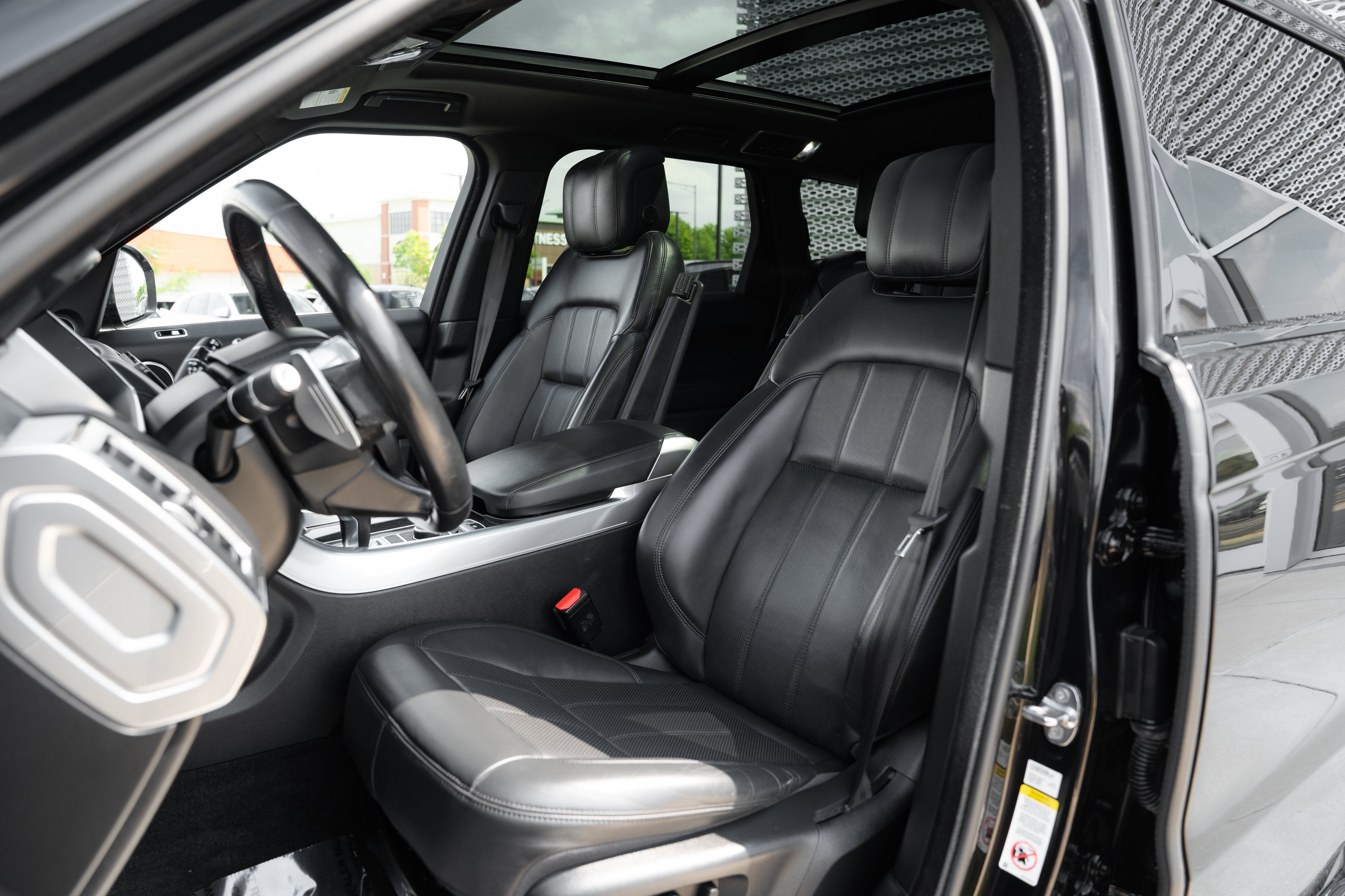 Used 2021 Santorini Black Metallic Land Rover HSE Silver Edition image 19