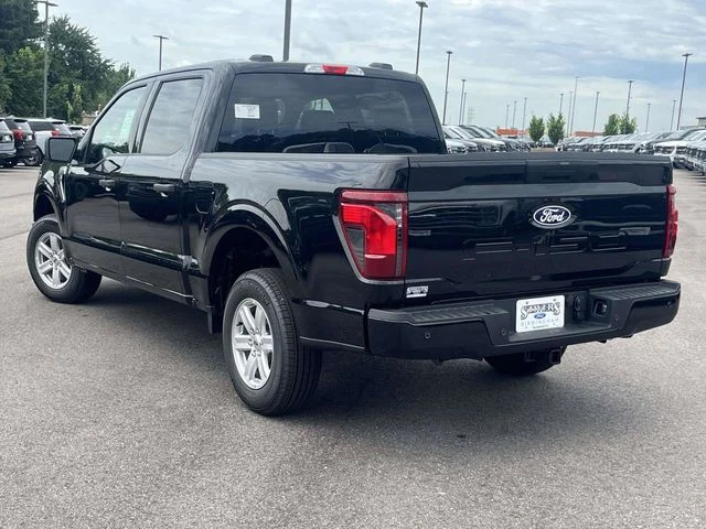 New 2026 Black Ford XLT image 4