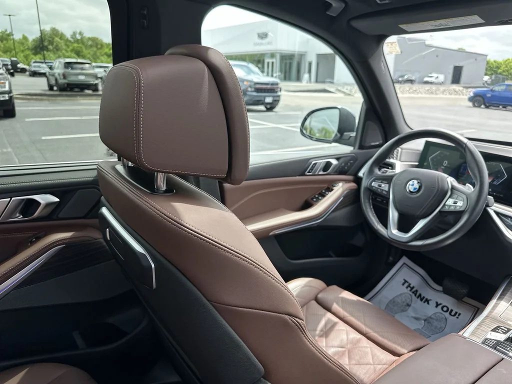 Used 2025 Blue BMW xDrive40i image 15