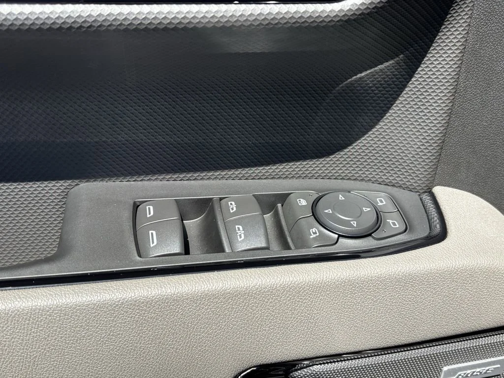 Used 2025 Black Chevrolet ZR2 image 18