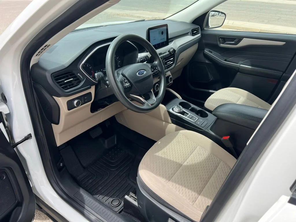 Used 2022 Star White Ford SE image 10