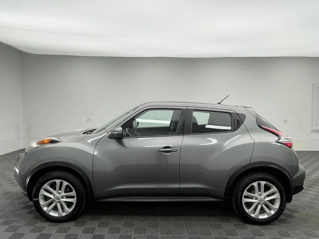 Used 2015 Gun Metallic Nissan S image 10