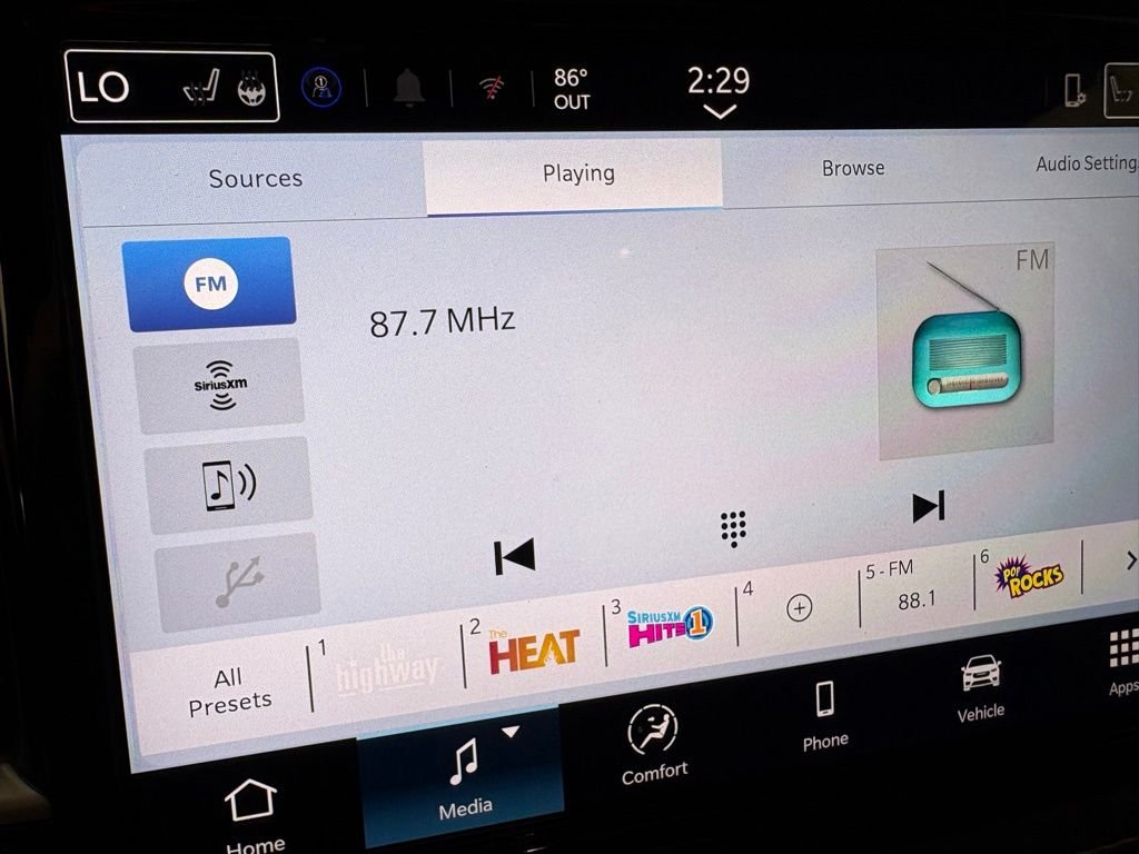 New 2027 Hydro Blue Pearl-Coat Exterior Paint Chrysler Select image 27