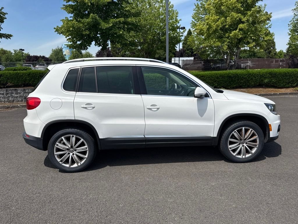Used 2013 Candy White Volkswagen AWD One-Owner image 8