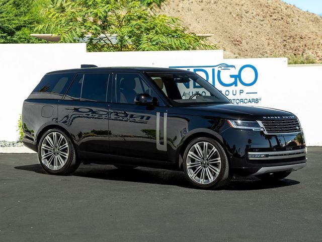 Certified Used 2025 Santorini Black Metallic Land Rover SE image 4