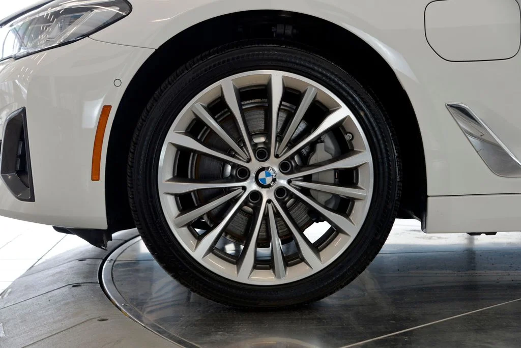 Used 2021 White BMW 530e iPerformance image 10