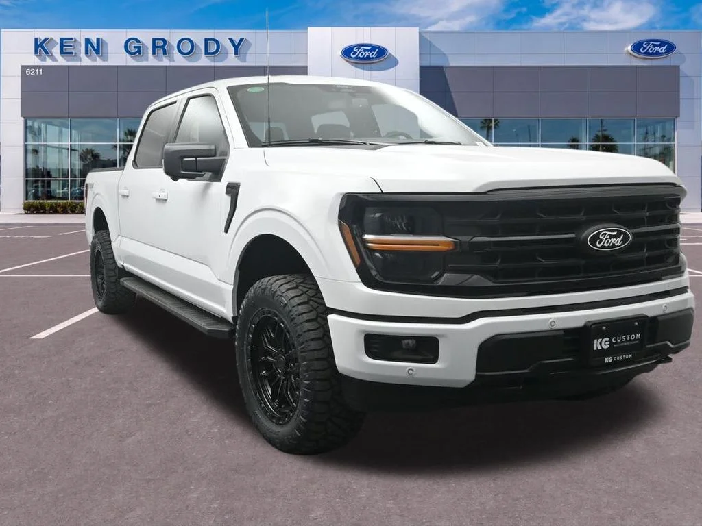 New 2026 Oxford White Ford XLT image 1
