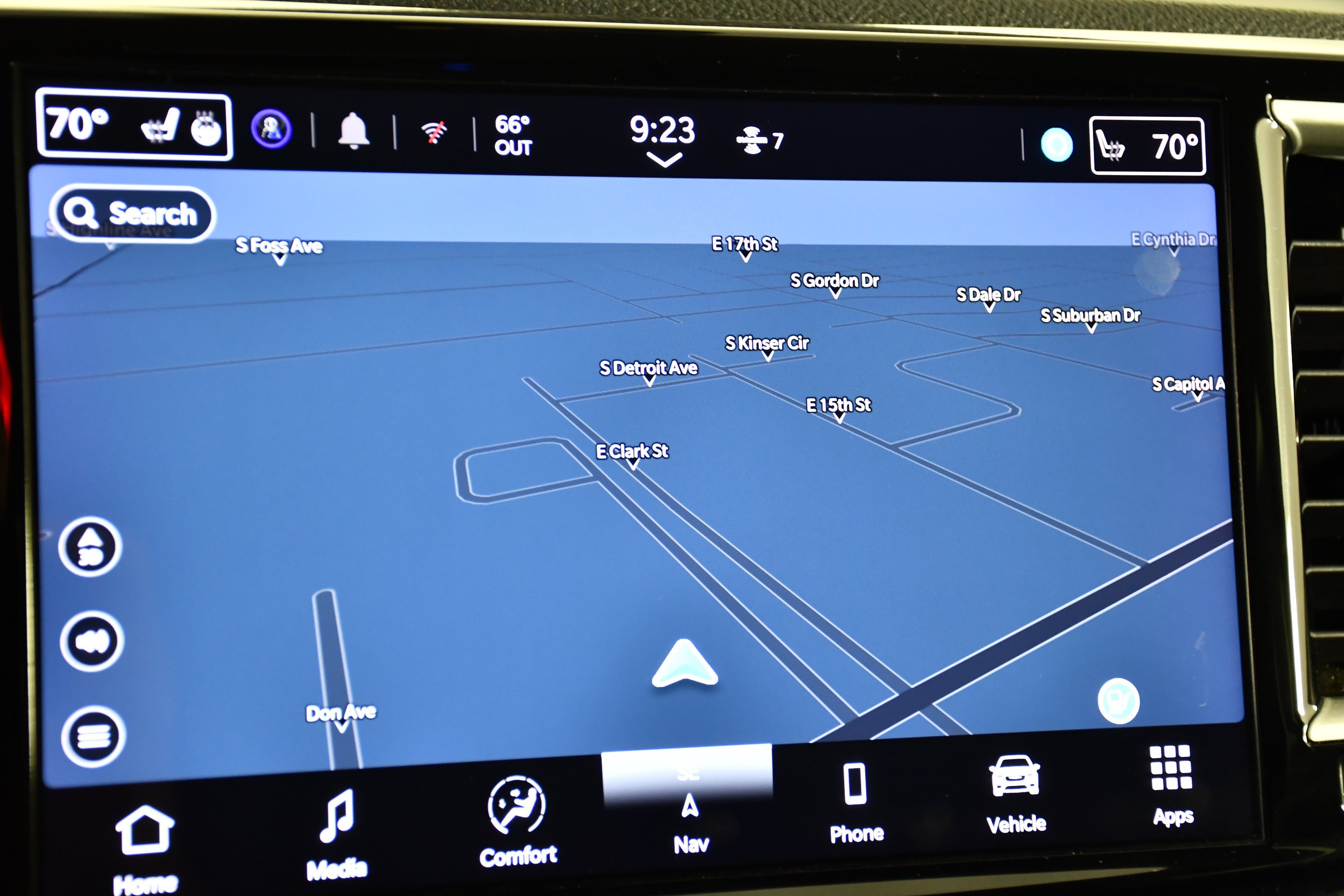 Used 2024 Diamond Black Crystal Pearlcoat Chrysler Hybrid Select image 26