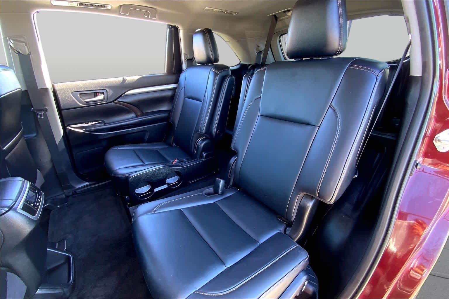 Used 2019 Ooh La La Rouge Mica Toyota XLE image 20