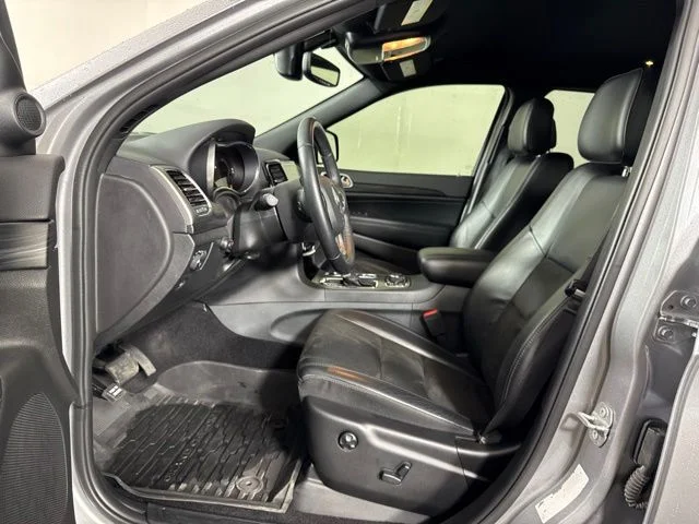 Used 2020 Billet Silver Metallic Jeep Laredo image 11