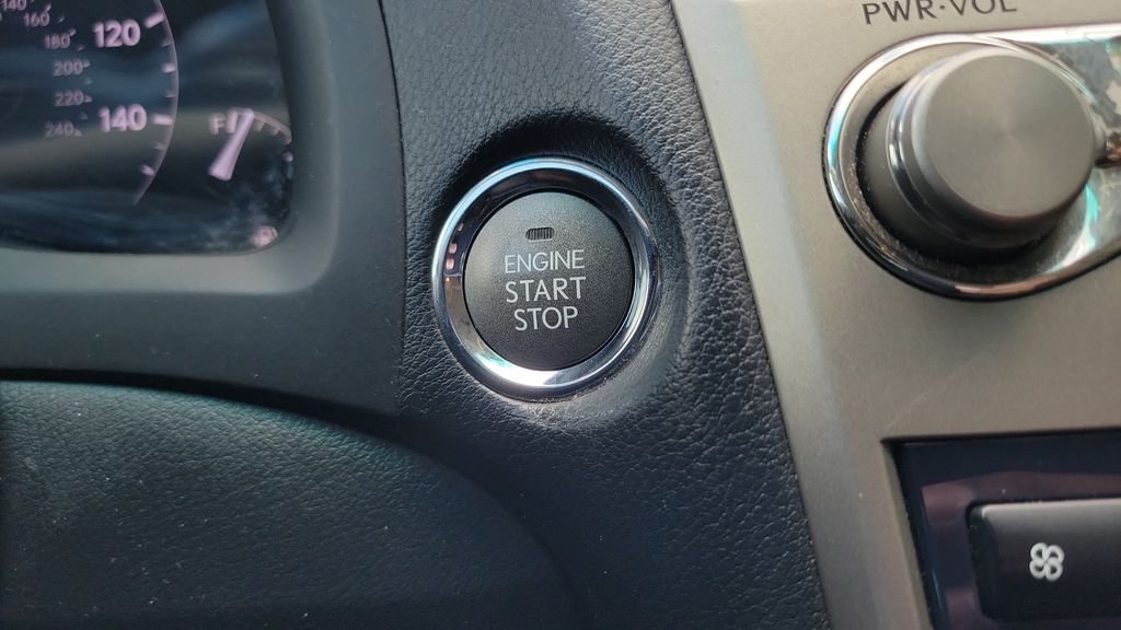 Used 2014  Lexus 350 image 23