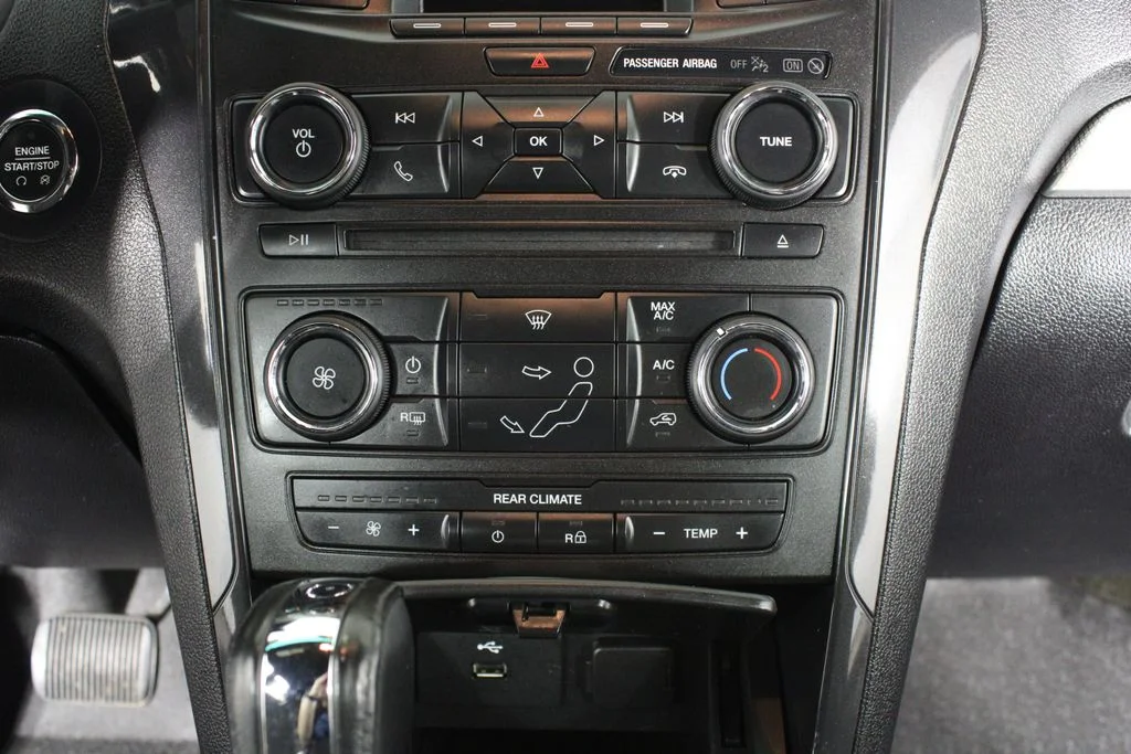 Used 2016 Ingot Silver Ford XLT image 28