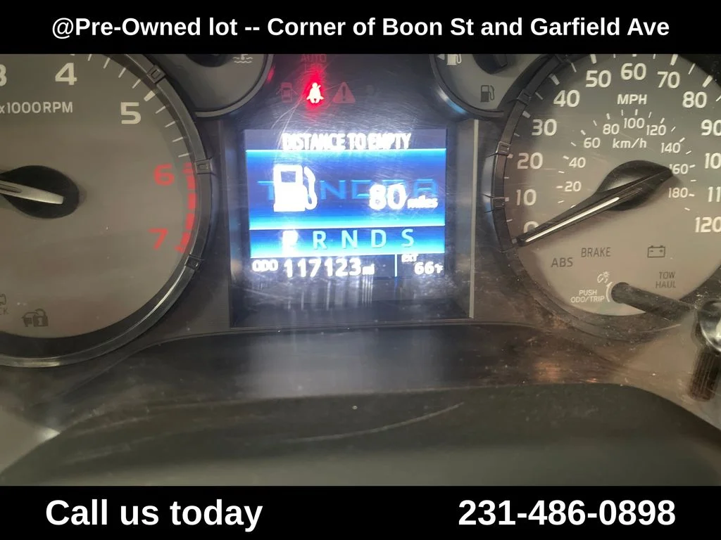 Used 2015 White Toyota SR image 19