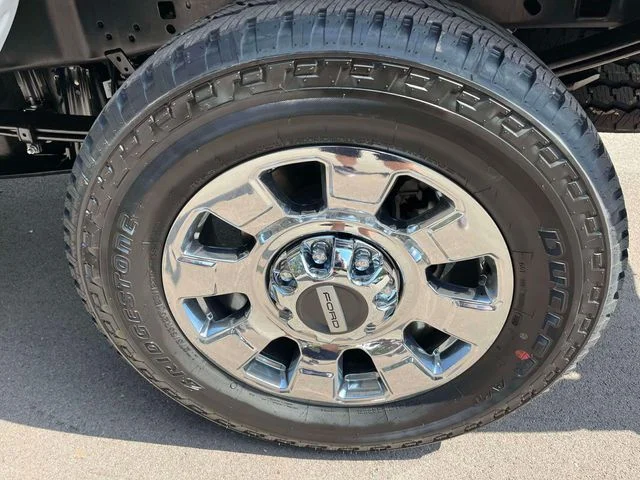 New 2027 Star White Metallic Tri-Coat Ford F-250® Lariat® image 12