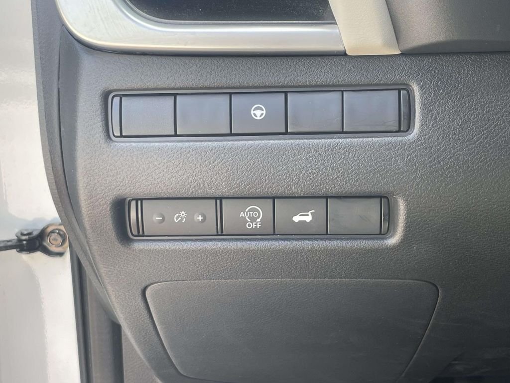 2025 Nissan Rogue SV - Photo 19
