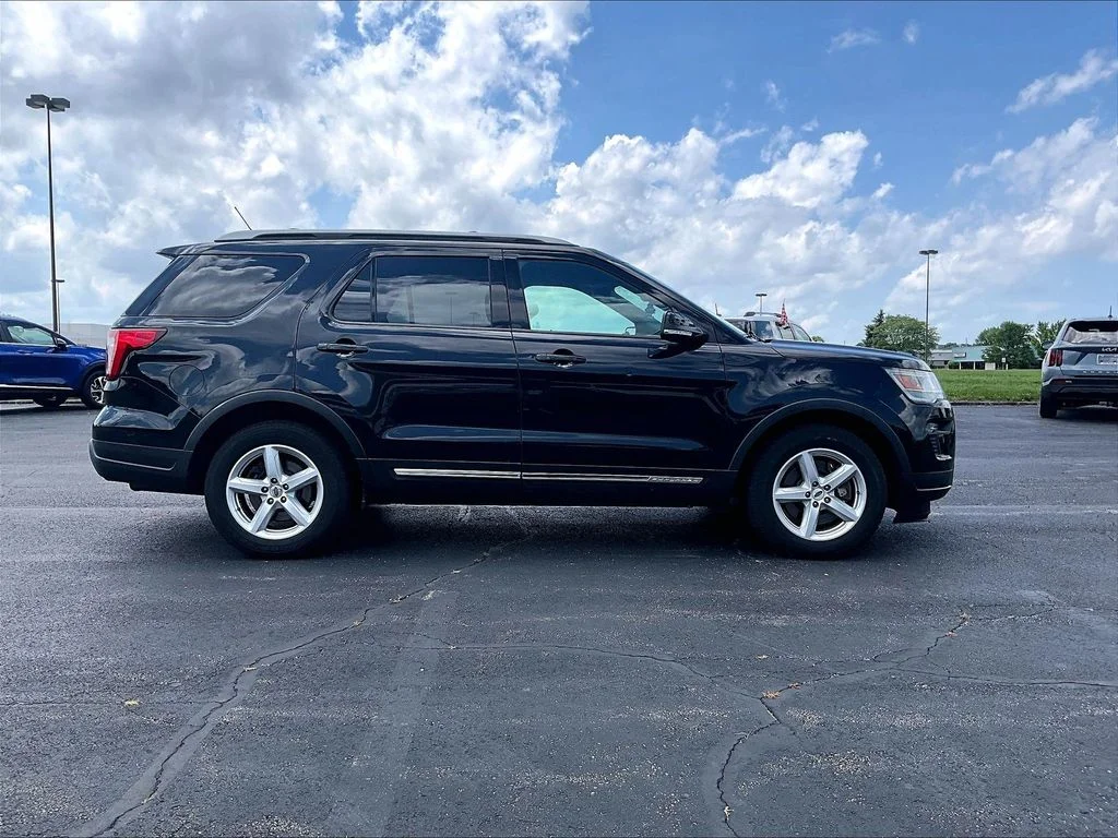 Used 2019 Black Ford XLT image 6