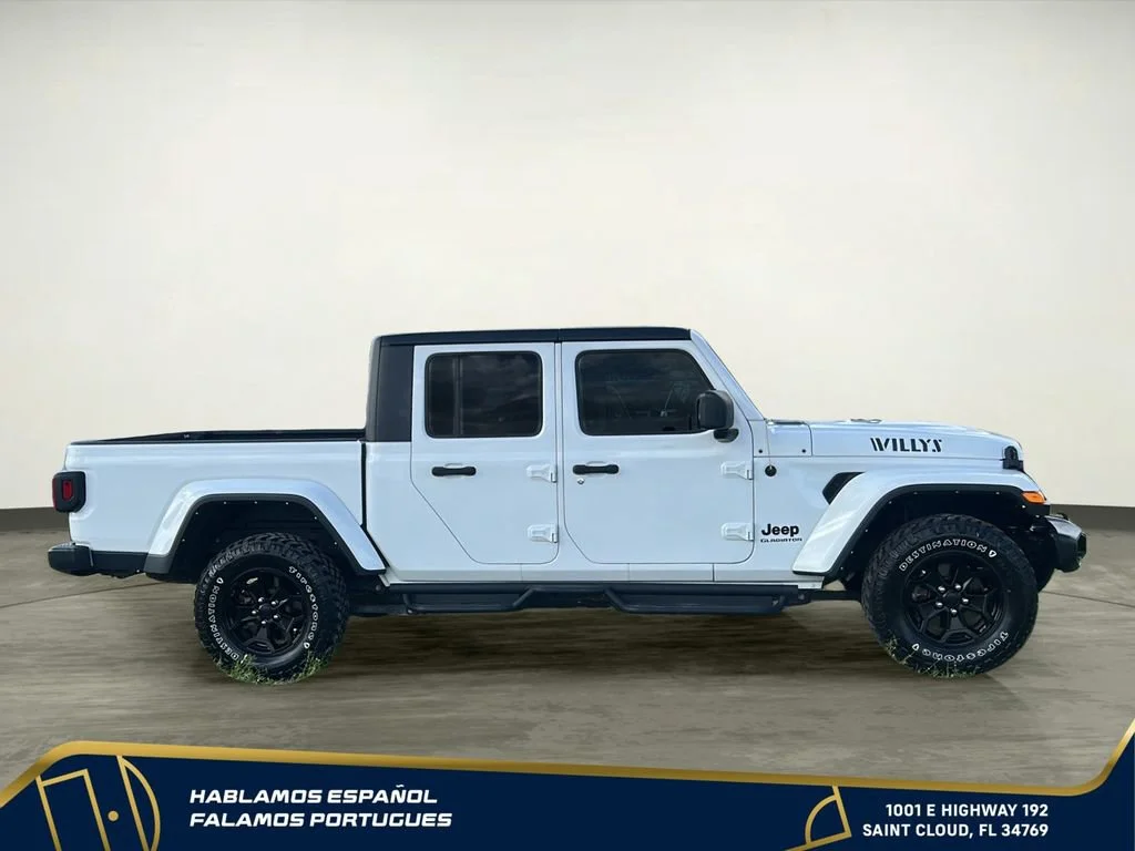 Used 2022  Jeep Willys image 9