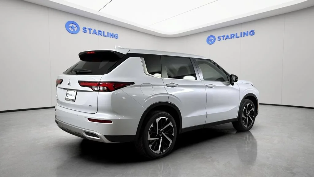 Used 2024 White Mitsubishi SE 2.5 2WD image 9
