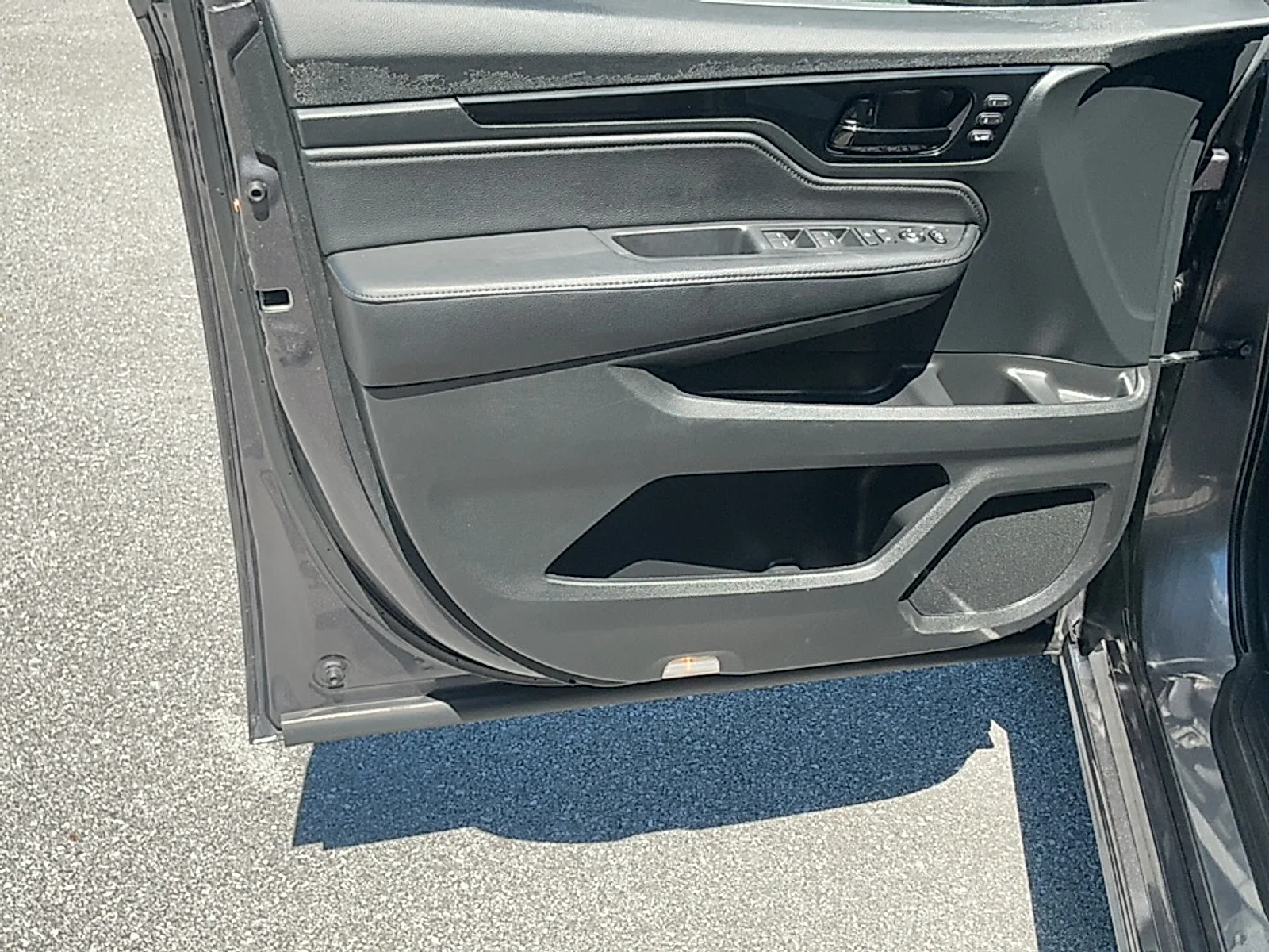 Used 2023 Modern Steel Metallic Honda Touring image 6