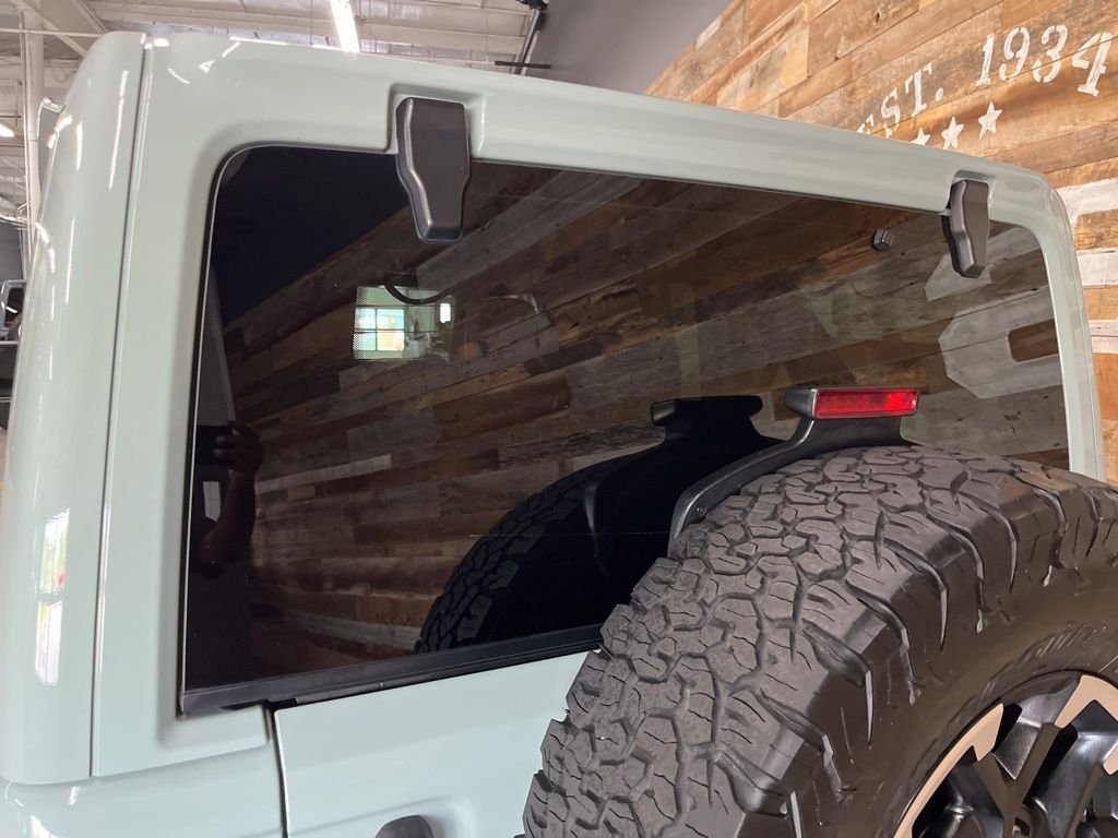 Used 2024 Earl Clearcoat Jeep Rubicon 4xe image 24