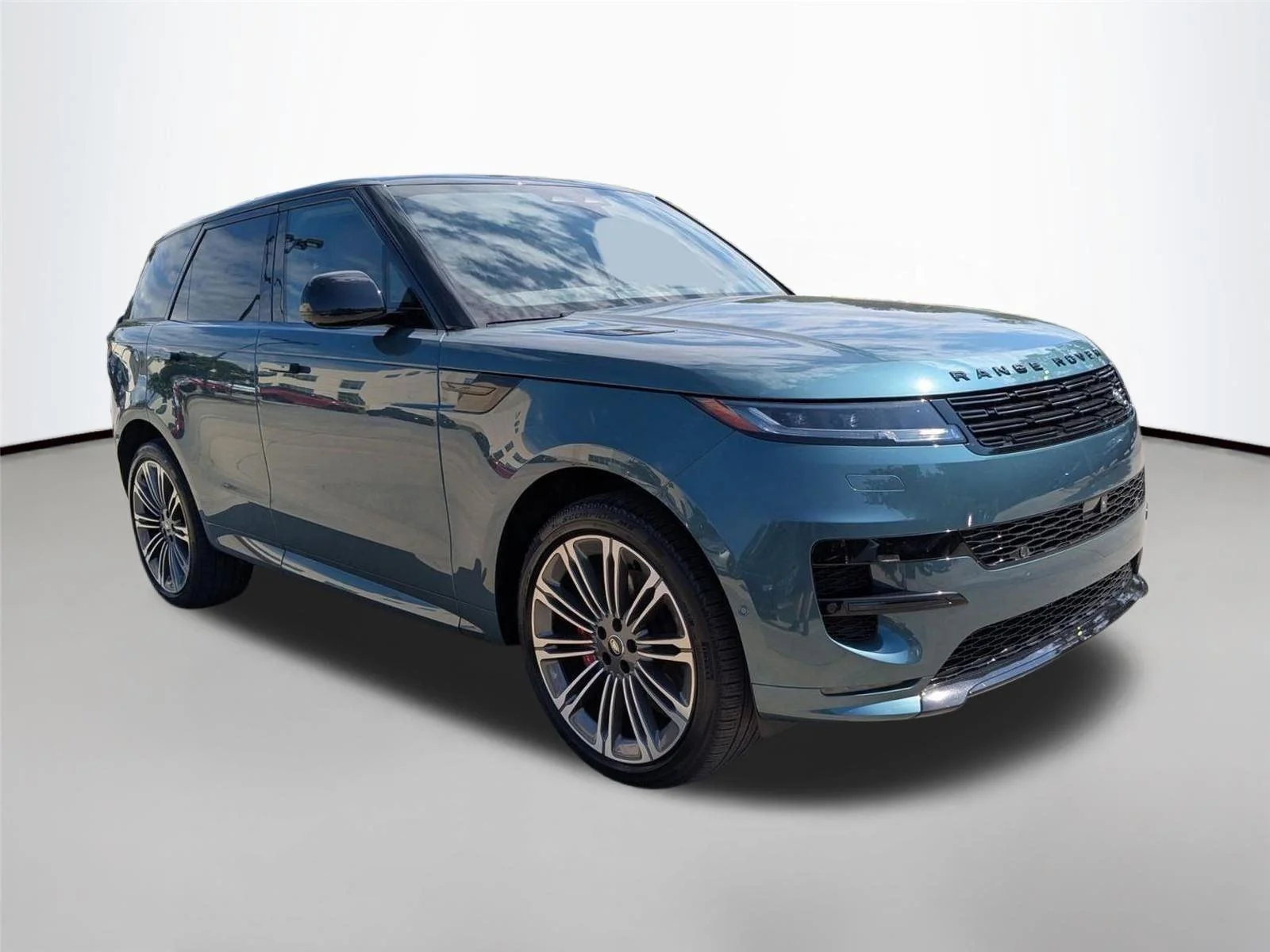 Certified Used 2025 Giola Green Metallic Land Rover Dynamic SE image 3