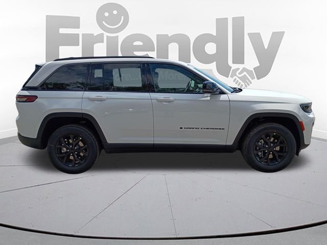New 2026 Bright White Clearcoat Jeep Altitude image 4