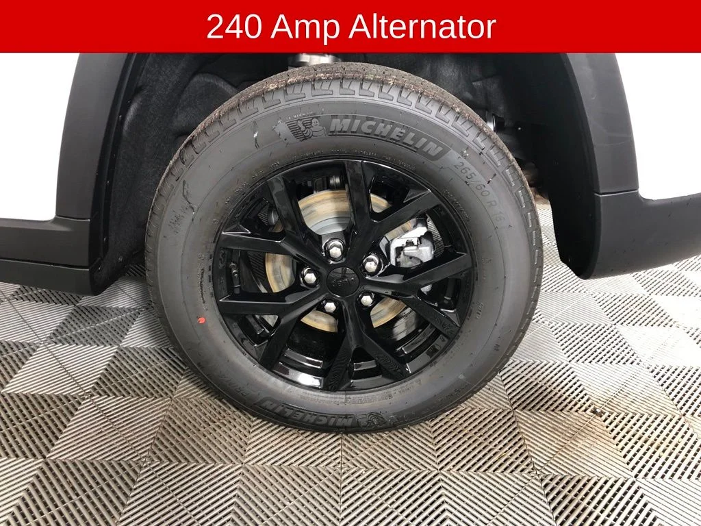 New 2026 Bright White Clear-Coat Exterior Paint Jeep Altitude image 20