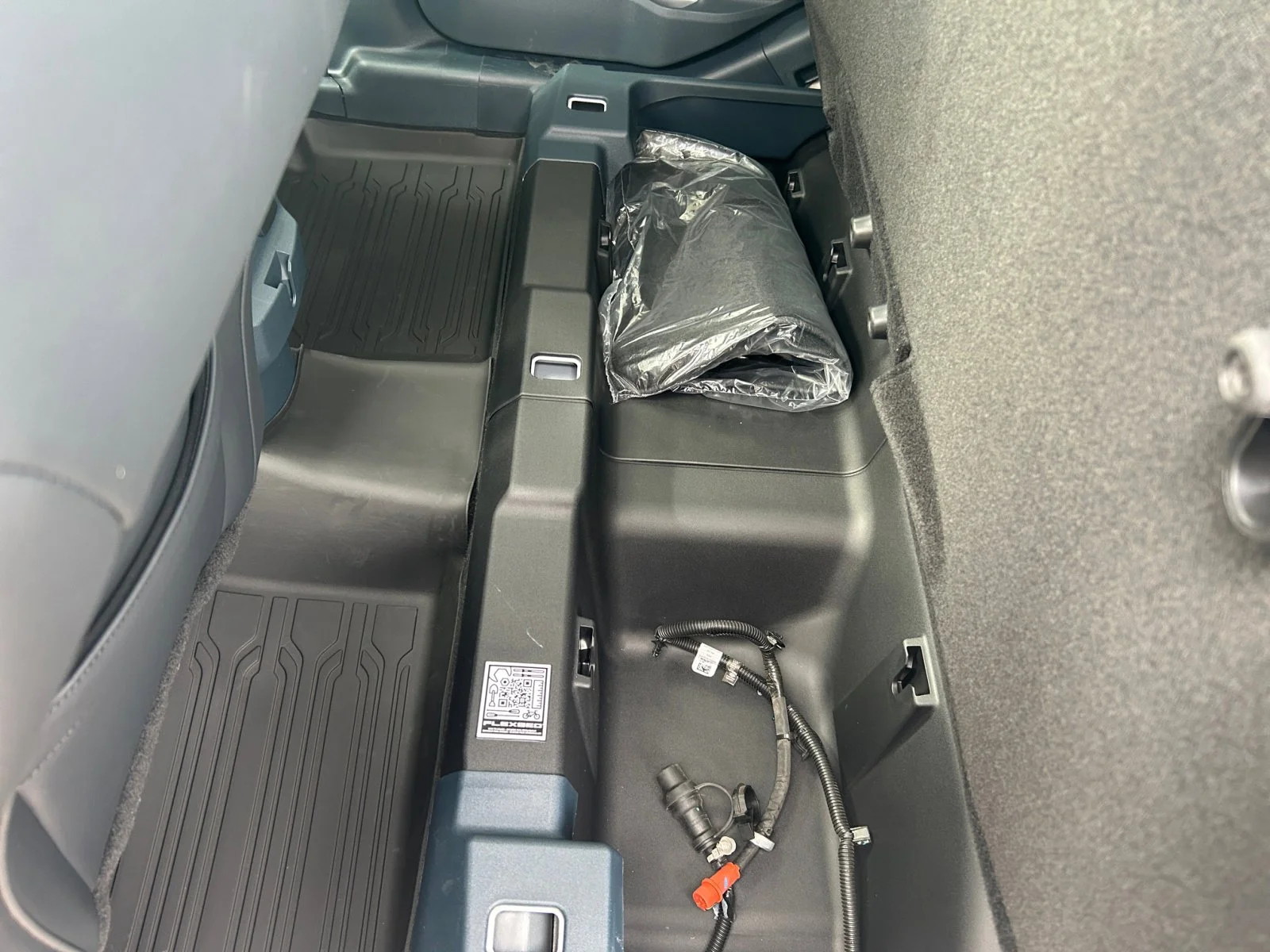 New 2025 Space White Metallic Ford Lariat image 21