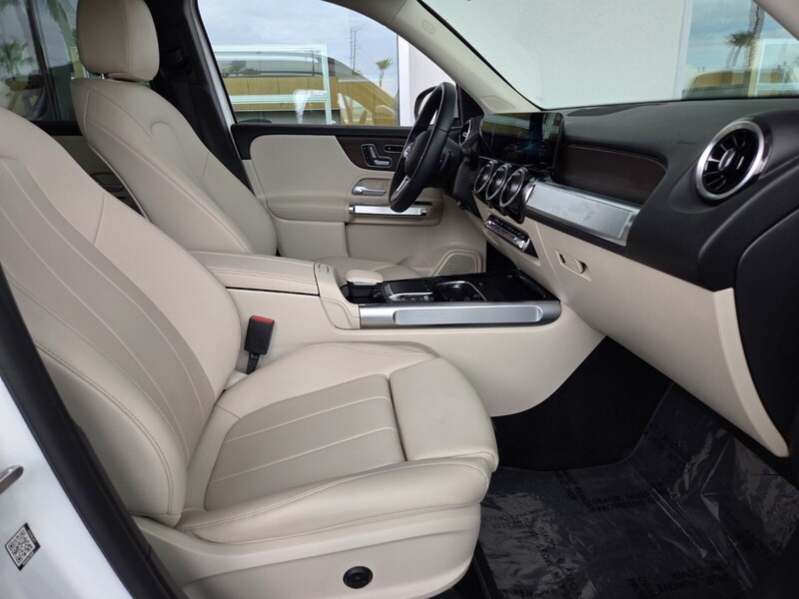Certified Used 2022 Polar White Mercedes-Benz GLB 250 image 19