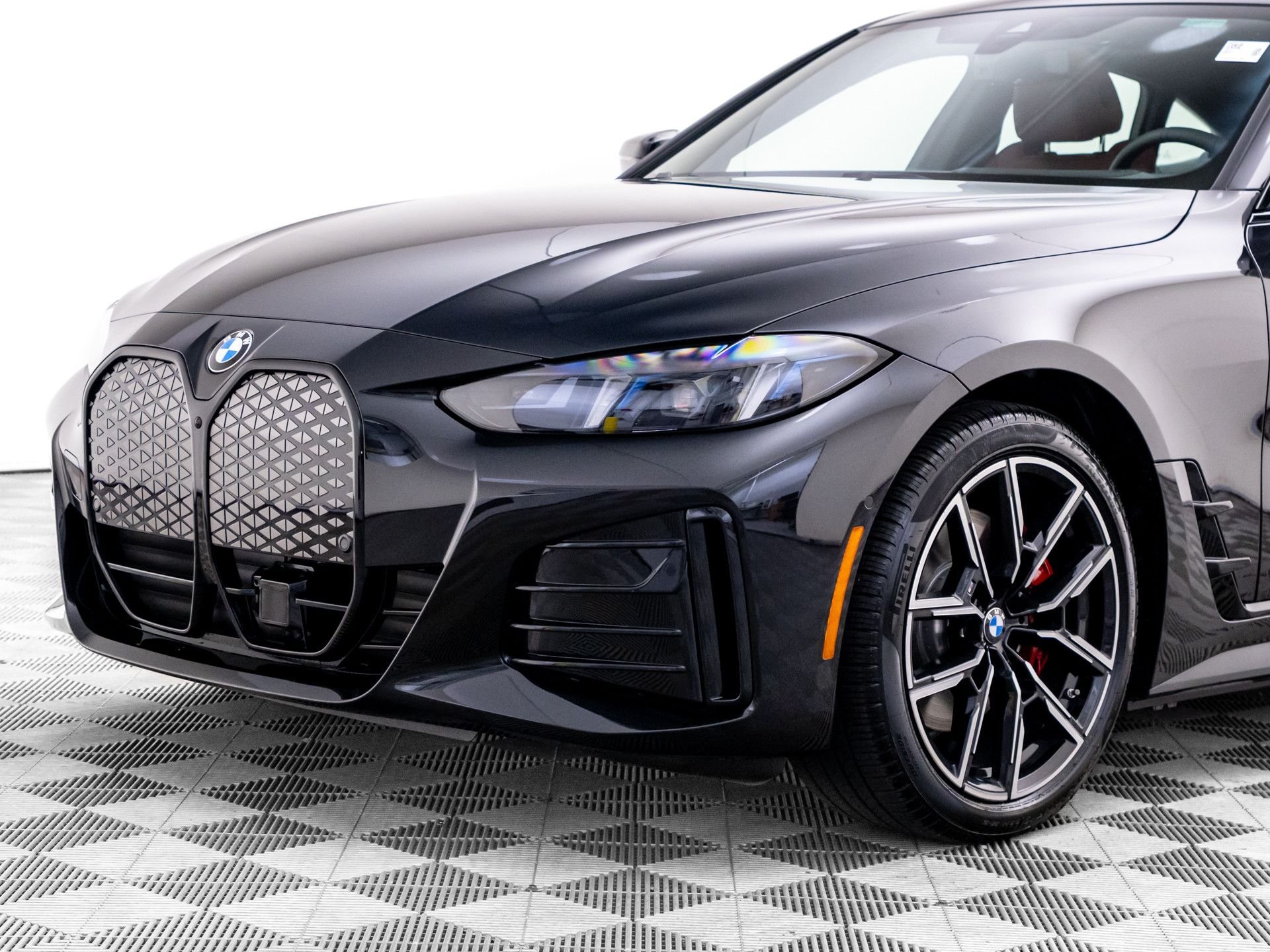 New 2026 Black Sapphire Metallic BMW xDrive40 image 41