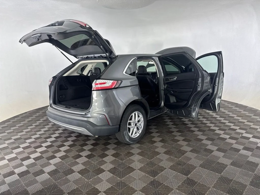 Used 2023 Gray Ford SEL image 15